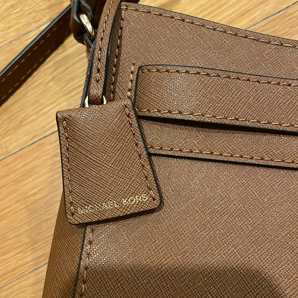 Michael Kors Hamilton Traveler messenger bag - Picture 4 of 16